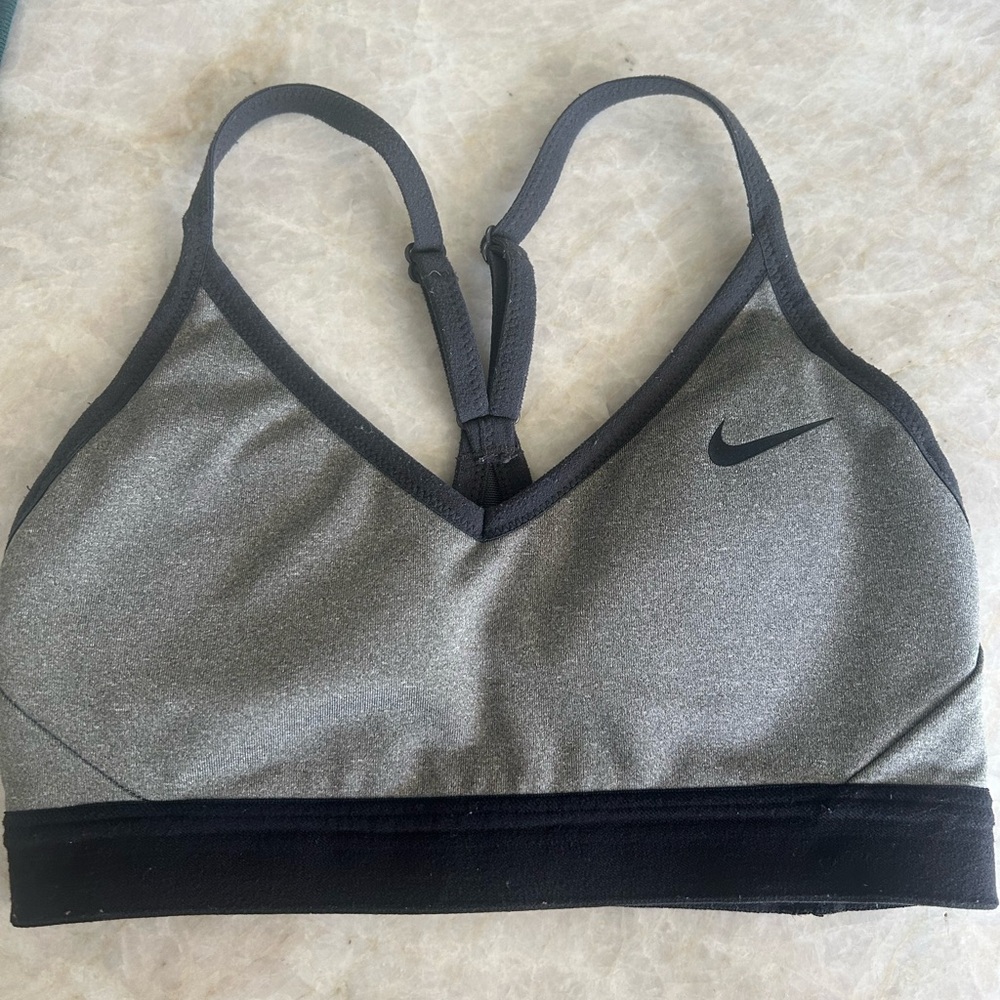 Grey Nike dri-fit sports bra!🩶